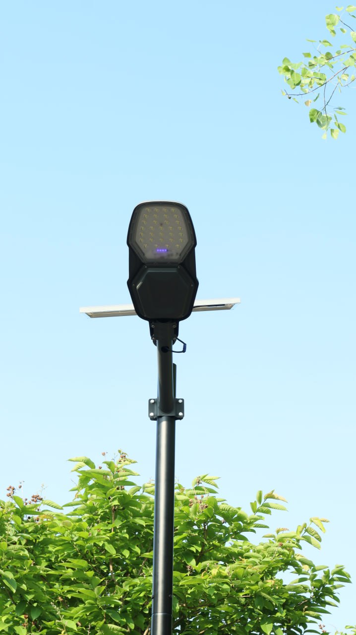 Уличный светодиодный светильник на солнечной батарее Led Favourite MJ-NOVA-300W