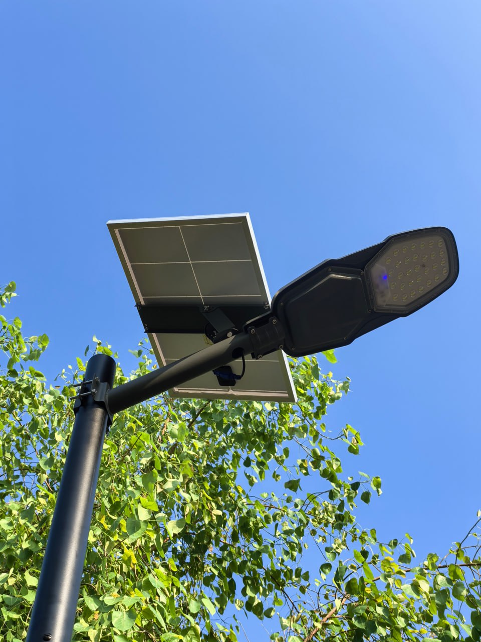 Уличный светодиодный светильник на солнечной батарее Led Favourite MJ-NOVA-300W