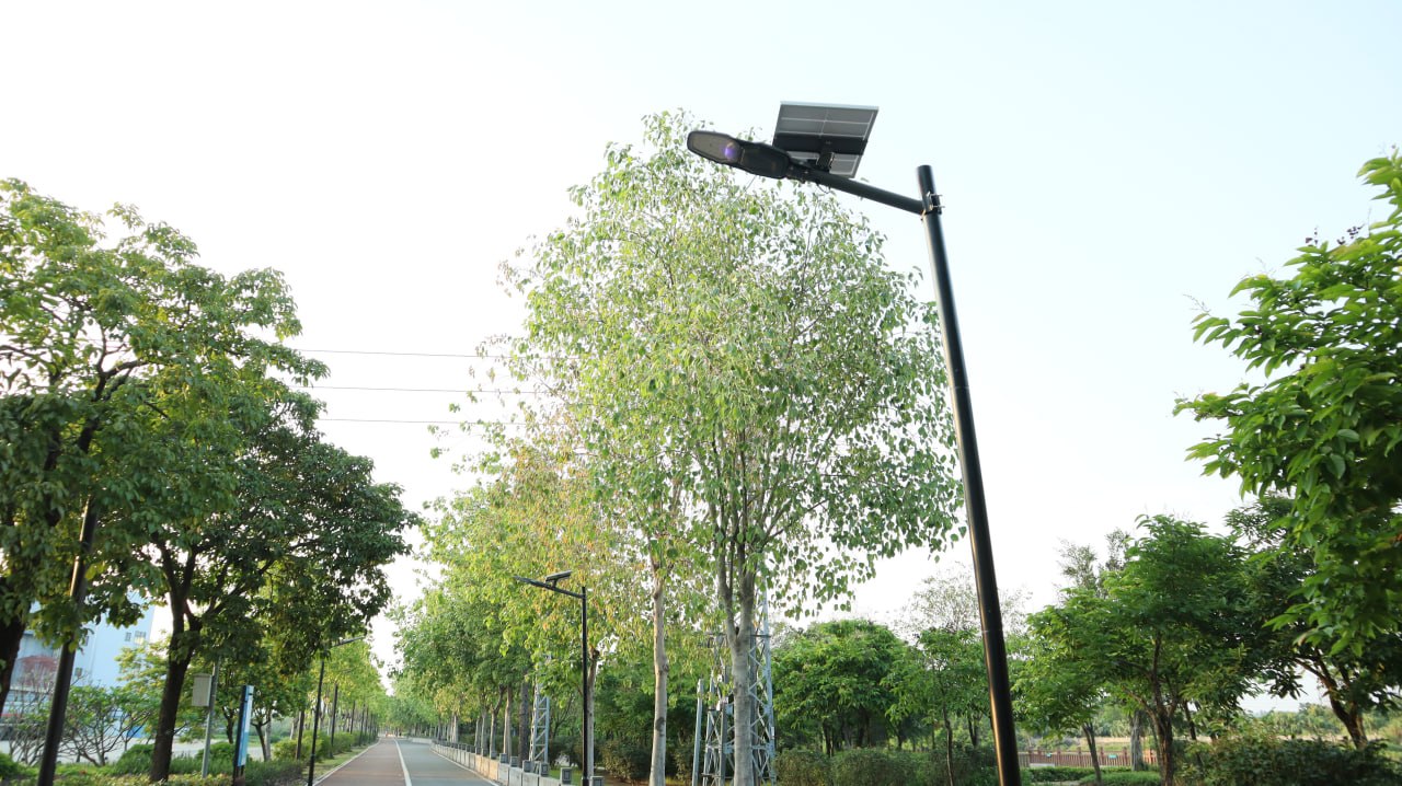 Уличный светодиодный светильник на солнечной батарее Led Favourite MJ-NOVA-150W
