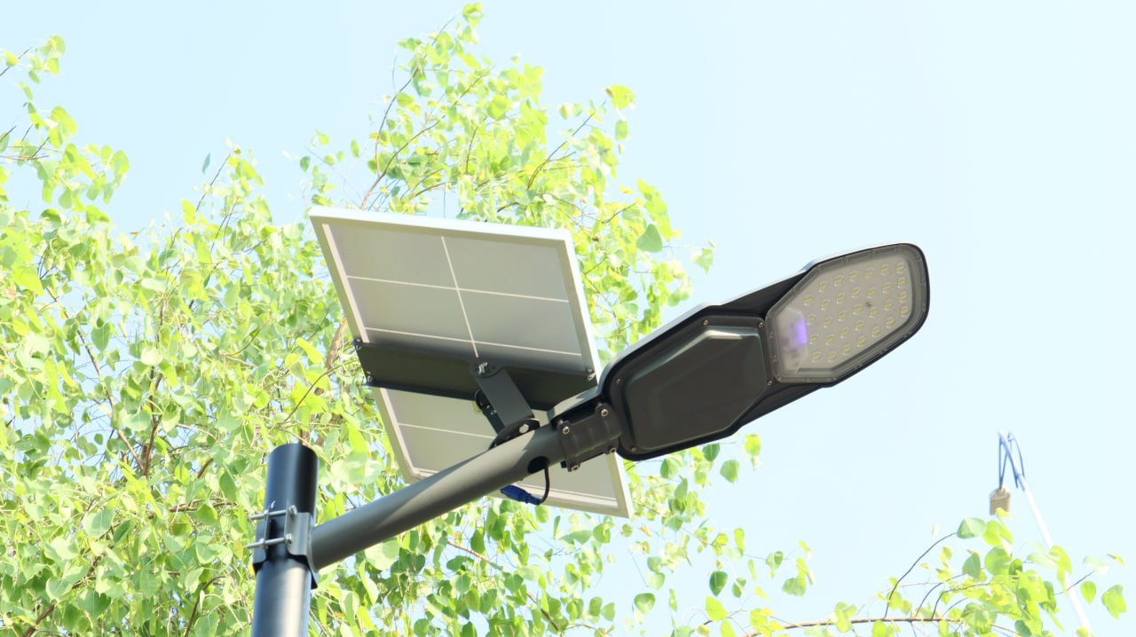 Уличный светодиодный светильник на солнечной батарее Led Favourite MJ-NOVA-300W